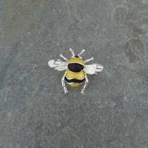Bee brooch small