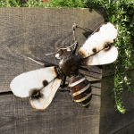 recycled metal bumblebee ZM036