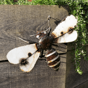 Recycled metal bumblebee