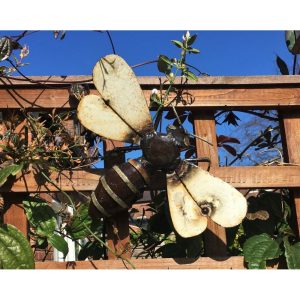 Recycled metal bumblebee