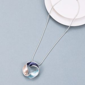 Necklace folded circle blue